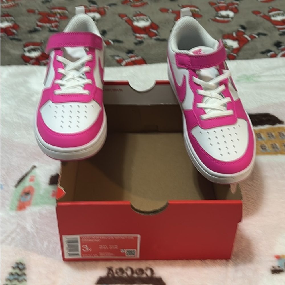 Nike Kids Sneakers in Pink and White